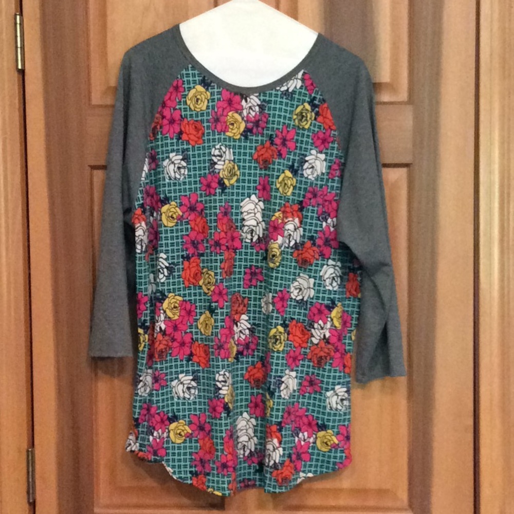 LuLaRoe Simply Comfortable long sleeve shirt